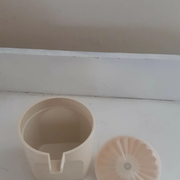 Tupperware lot of 4 used, Pitcher, condiment caddy, snacks tray - Picture 10 of 11